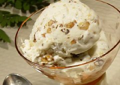 Crème glacée aux noix de grenoble